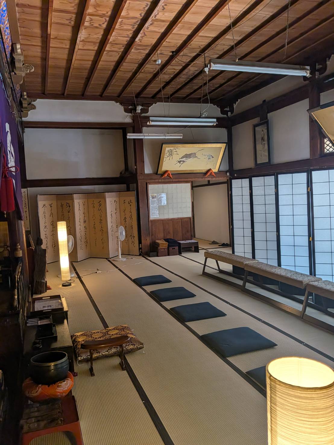 Takayama：Night Calligraphy Experience in a Temple